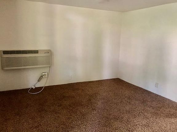 4th image of 4220 Skyline Dr