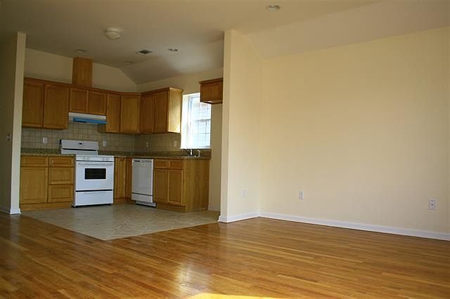 2nd image of 141 W 26th St #1