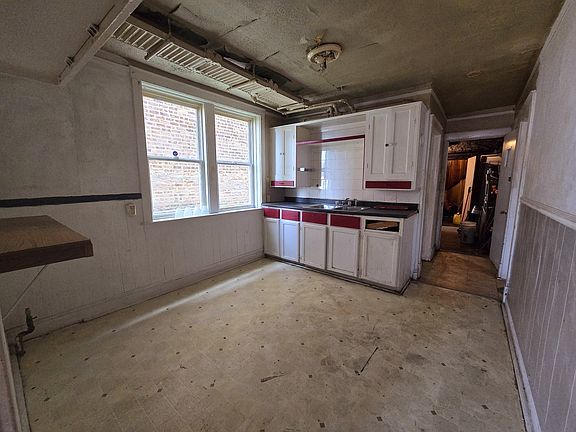 4th image of 10618 S Ewing Ave