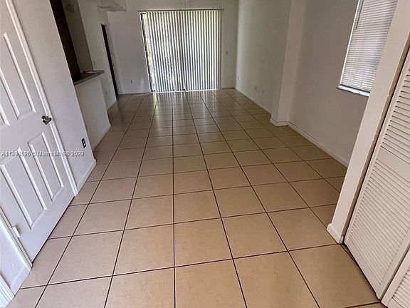 3rd image of 2000 Freeport Ln #2000