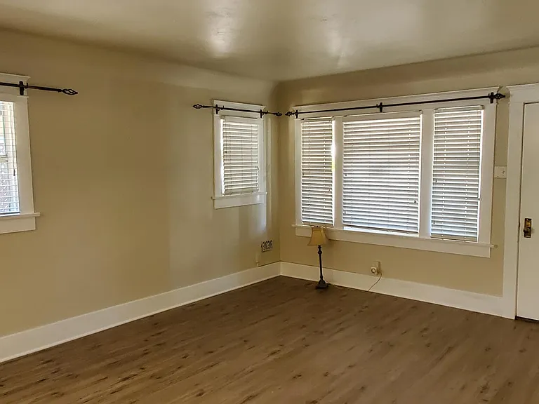 368 Gladys Ave — Photo 6