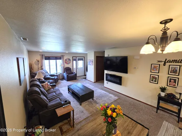 535 Elks Dr, Dickinson, ND 58601