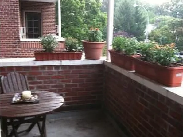 75-40 Austin St #2AR, Forest Hills, NY 11375