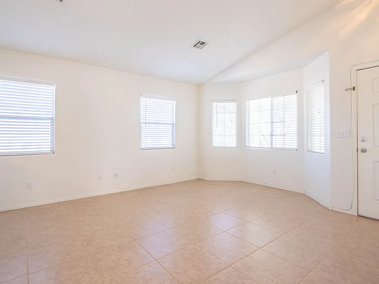 3747 Shadow Tree St — Photo 4