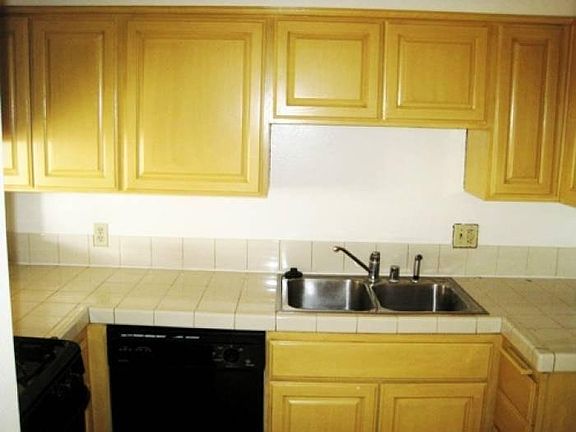 5th image of 621 N Louise St APT 19