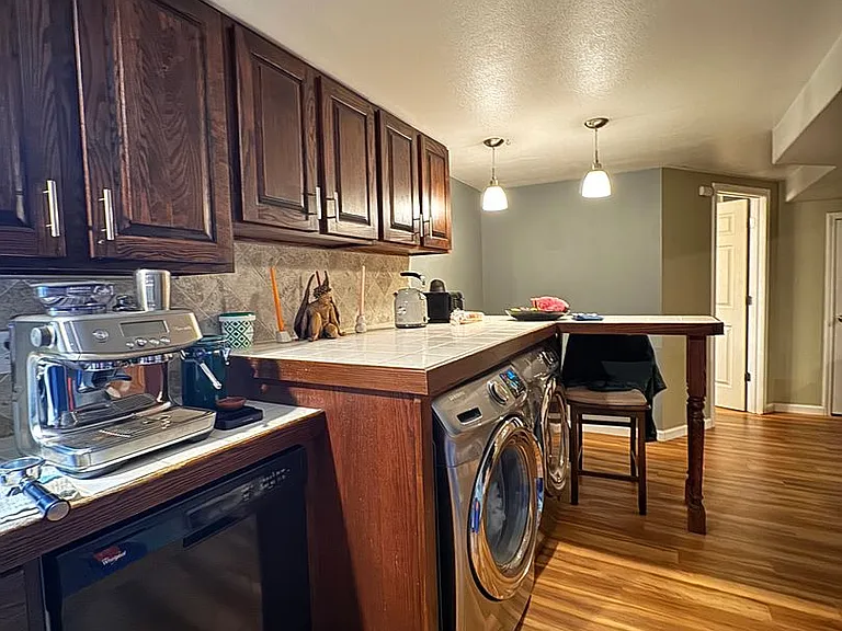 609 Duke Ln — Photo 16