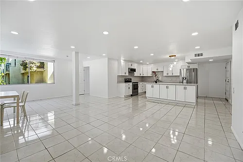 5301 Balboa Blvd #F7 Photo 1