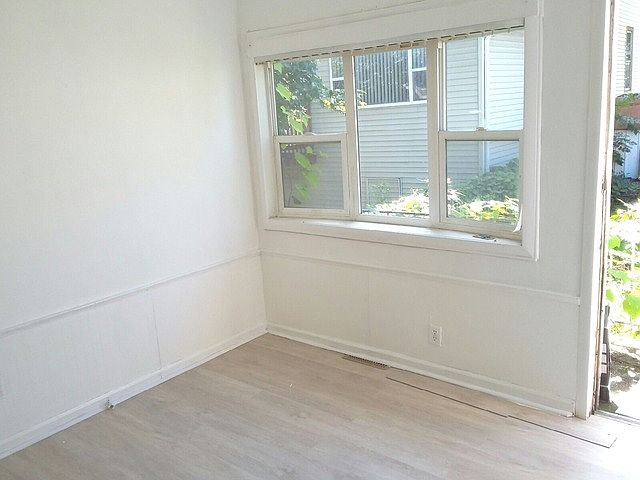 1st image of 215 26th Ave