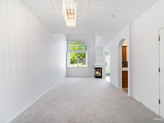 4th image of 3066 Autumn Lake Dr