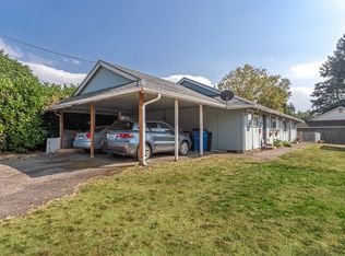 909 W 36th St #A & B, Vancouver, WA 98660