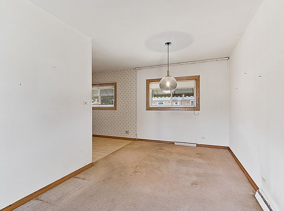 5th image of 219 W Walnut Ave