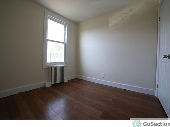 5th image of 10 Locust Hill Ave APT 1