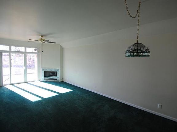 3rd image of 115 Persimmon Dr