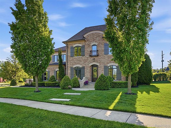 3rd image of 55951 Ashbrooke Dr W