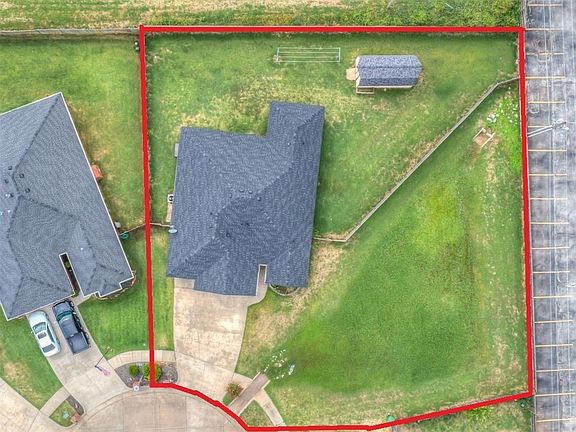 3rd image of 4000 Grace Cir