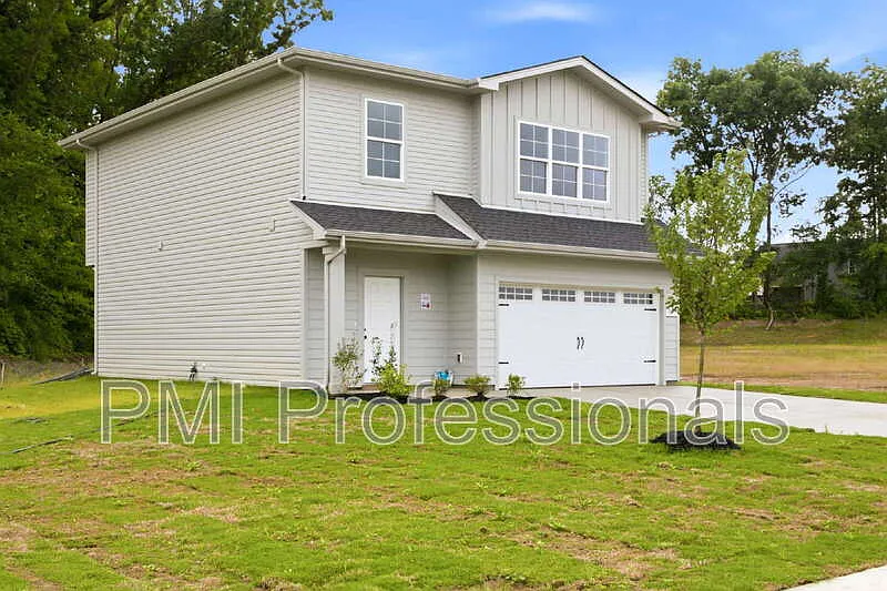 4 bed, 2.5 bath, 1651 sqft, $2,399 — Photo 4