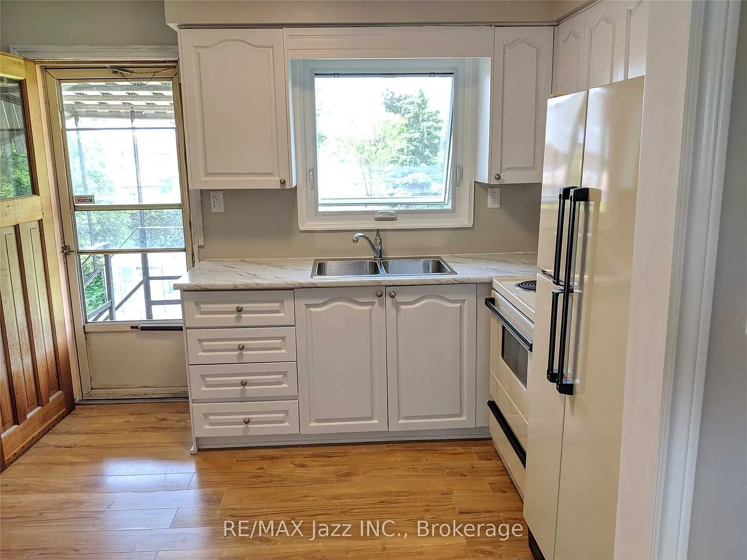 3 bed, $2,200 — Photo 3