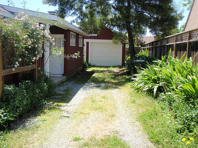 307 Oxford Way — Photo 8