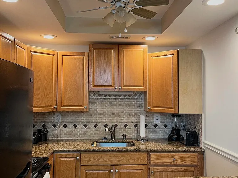 434 Normandy Ln #J — Photo 3