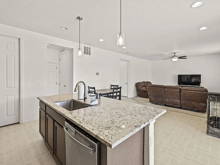 3315 Bella Luna Dr — Photo 15