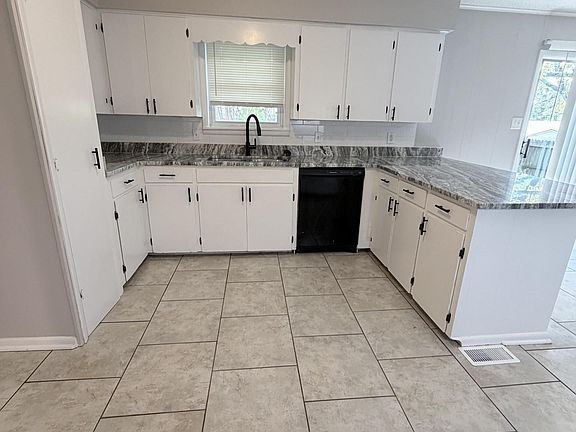 4th image of 1 Oriole Cir