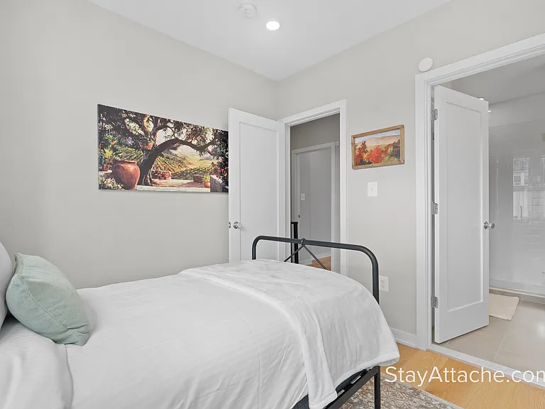 418 D St SE #A — Photo 13