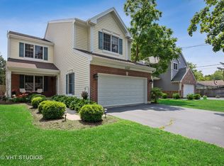 21391 W Willow Rd, Lake Zurich, IL 60047