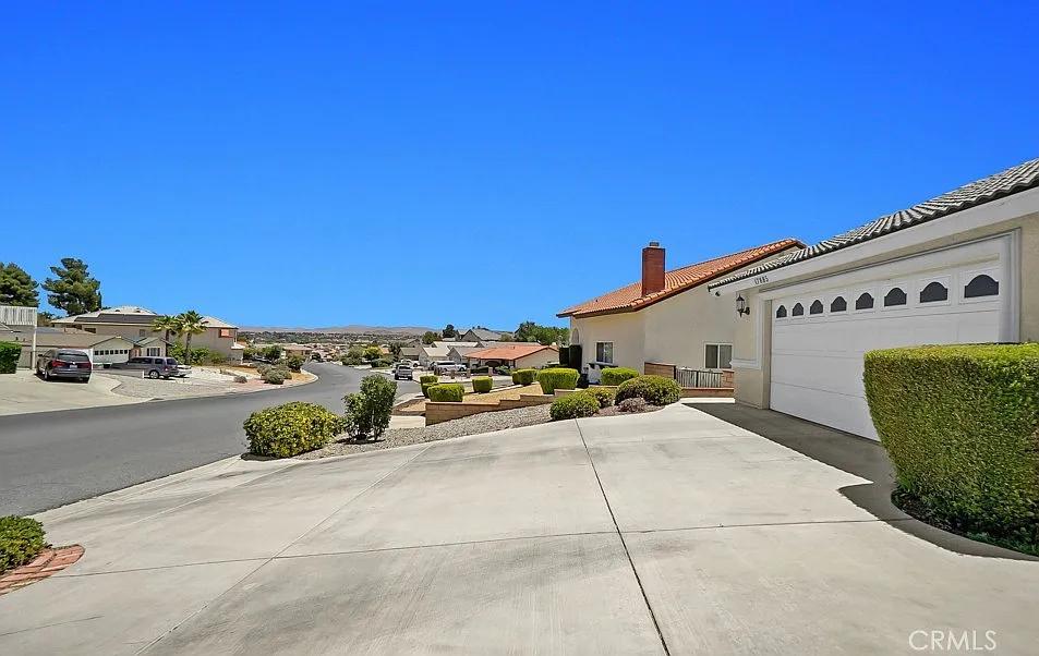 4 bed, 2450 sqft, $2,950 — Photo 2