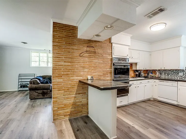 10208 Lake Gardens Dr — Photo 18