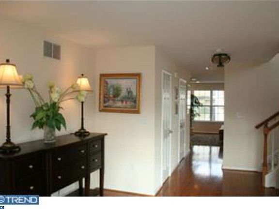 5th image of 2 Whalen Ct
