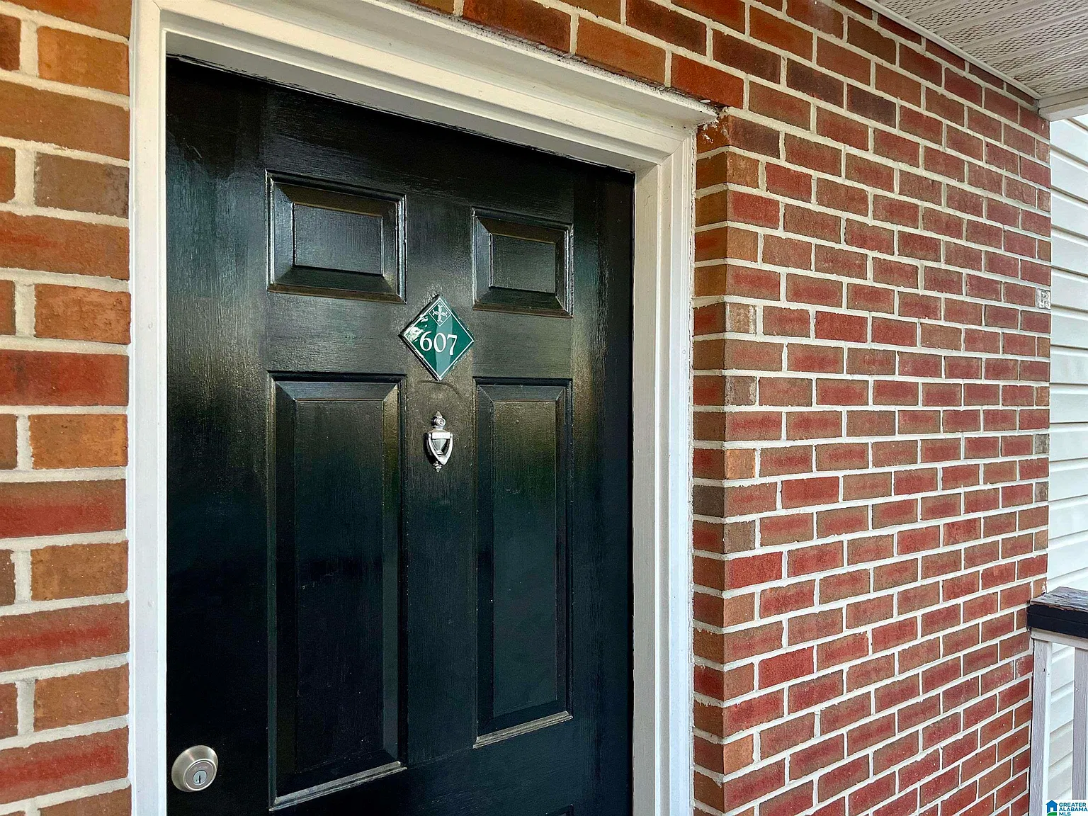 2 bed, 1.0 bath, 1287 sqft, $1,850 — Photo 1