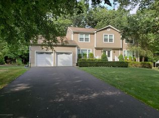 9 Tuppence Rd, Manalapan, NJ 07726