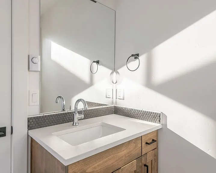 M712 — Photo 13