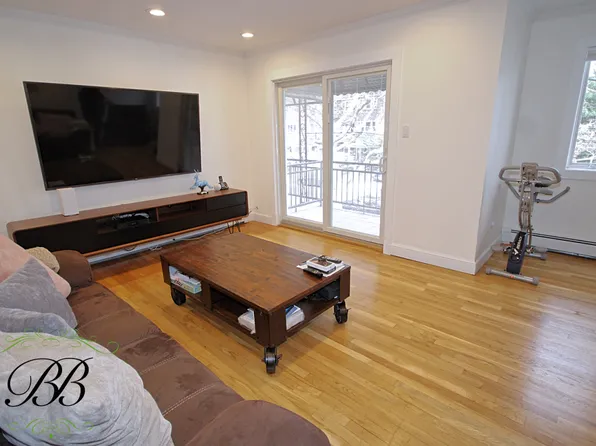 2070 Pearson Street image 13 of 36