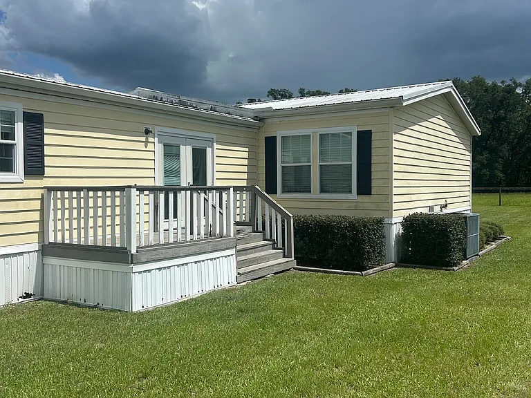 394 SW Lunsford Ter — Photo 2