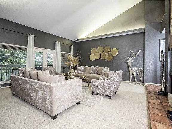 3rd image of 1407 Creekford Dr