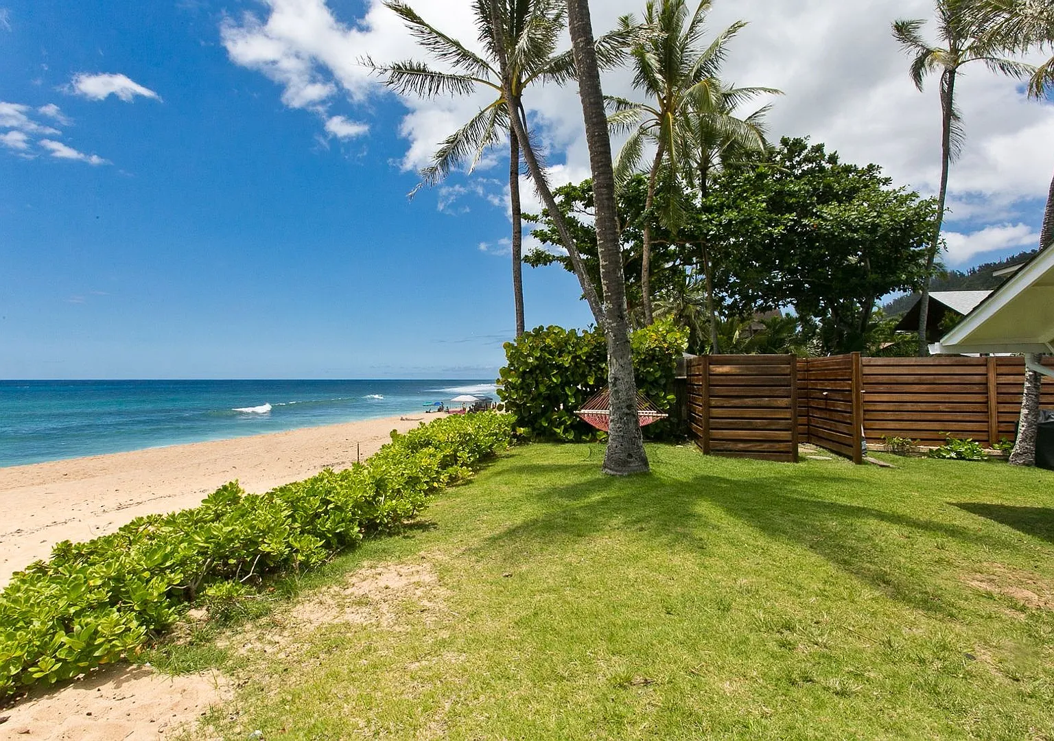 Oceanfront Paradise Found - Hale Nalu — Photo 2