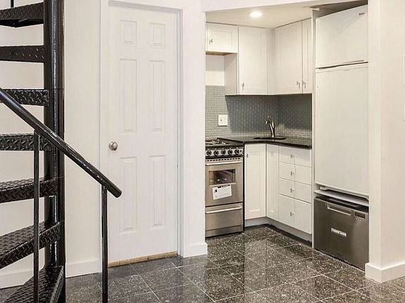 3rd image of 40 W 95th St APT 4D