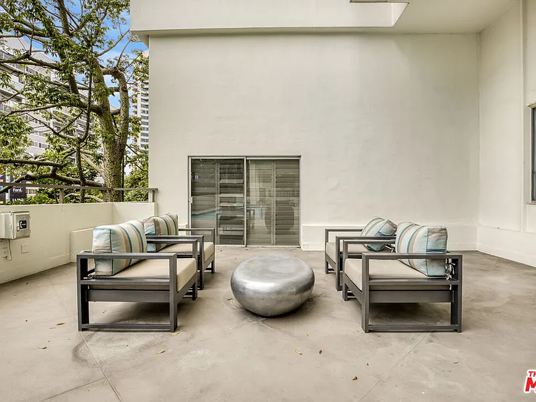 10433 Wilshire Blvd #808 — Photo 30