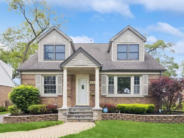 828 8th Ave, La Grange, IL 60525