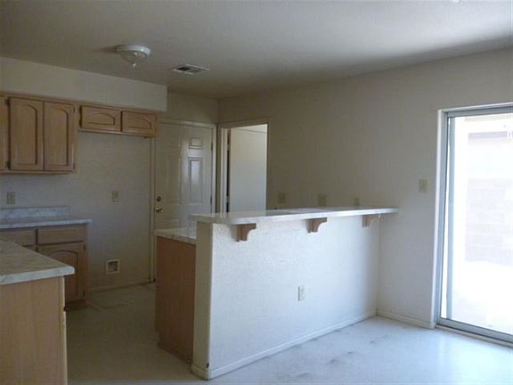 4th image of 1520 N Iran Ave