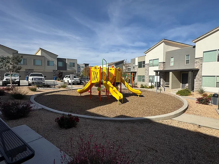648 W Vermillion Wind Ln — Photo 29