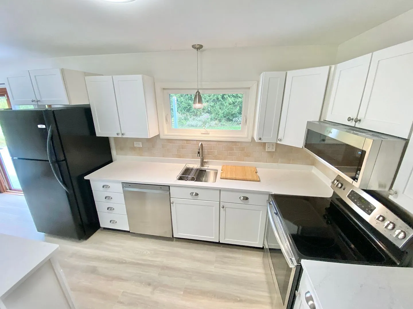 3 Bedroom House South End Neighborhood Burlington Available NOW — Photo 2