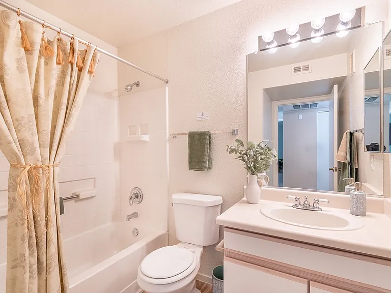 Enclave Apartments — Photo 17