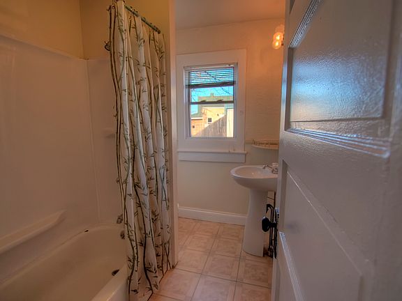 4th image of 315 Warren St
