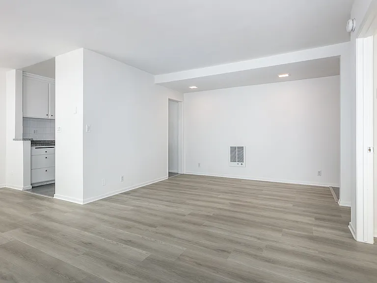 1010 S Bedford St #103 — Photo 16
