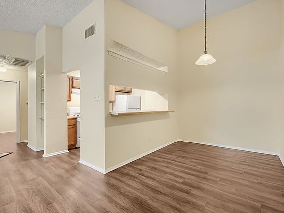 5th image of 740 Simonetti Dr APT A