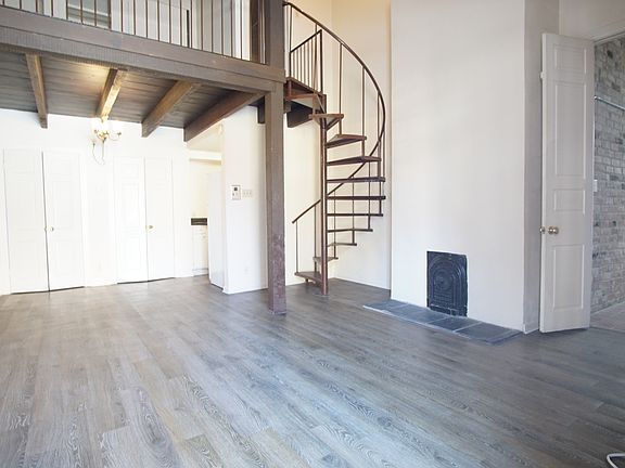 3rd image of 427 Burgundy St #1