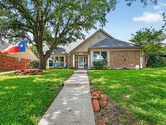 2nd image of 2117 Lavaca Trl