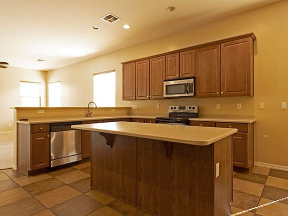 4th image of 2476 E Redwood Ct